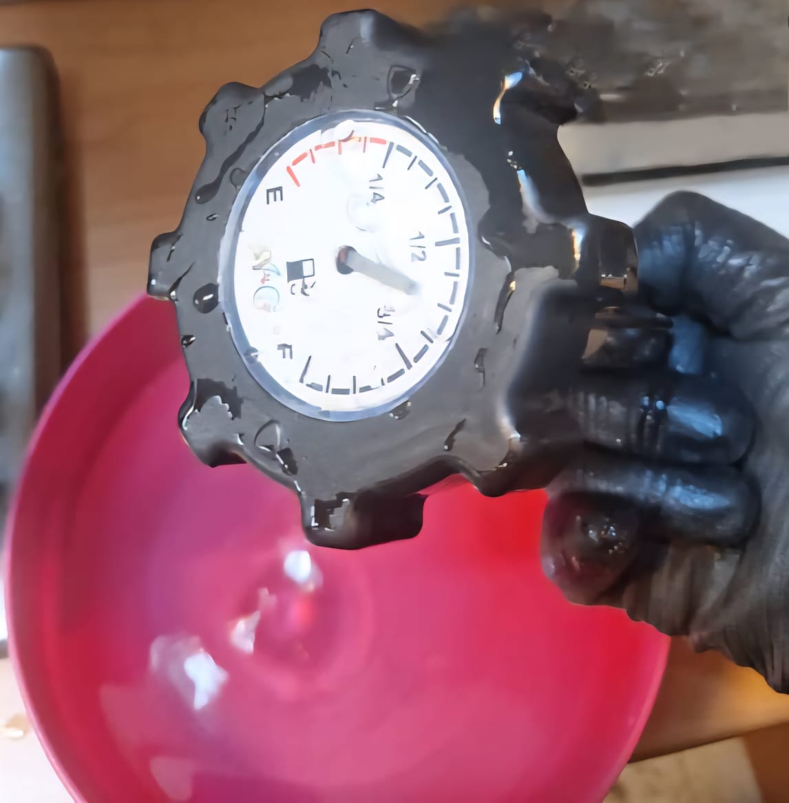 گیج نشان دهنده سطح روغن مخزن